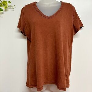 Universal Thread size large brown v-neck short sleeve tee in good condition